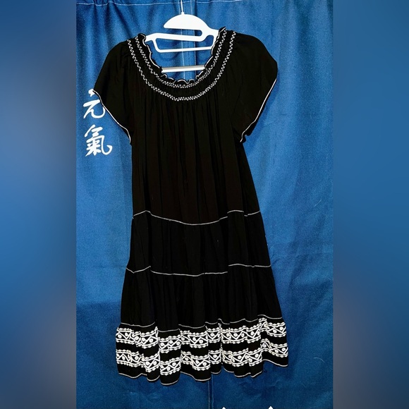 Max Studio Off Shoulder Embroidered Mini - Picture 2 of 6